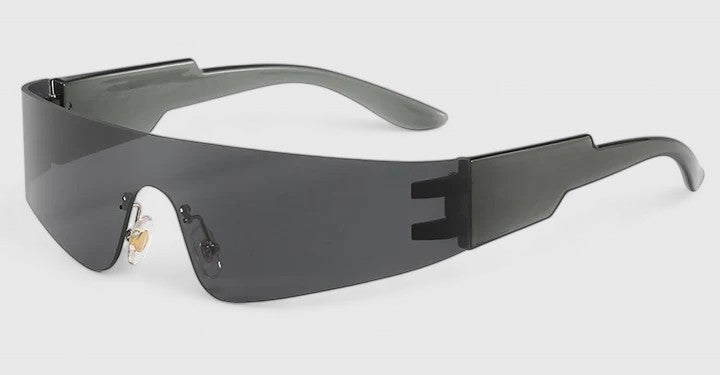 Skyllarr | Elegant Sunglasses - View 3